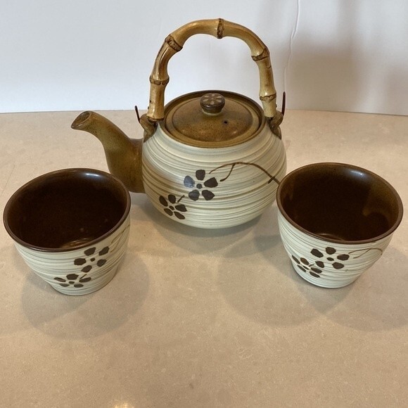 Traditional Ceremonial 9 Pc Tea Set by Yeoju Icheon. - Picture 5 of 15